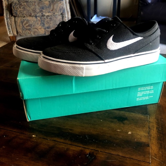 Nike Other - Nike Stefon Janoski's size 4y